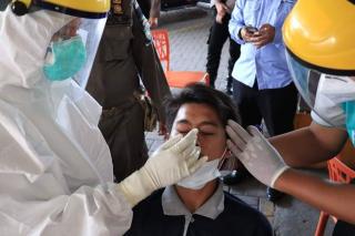 Asyik Berbelanja, Keluar Toserba Langsung di Swab